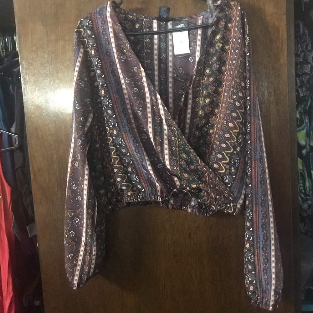 Long sleeve crop top
